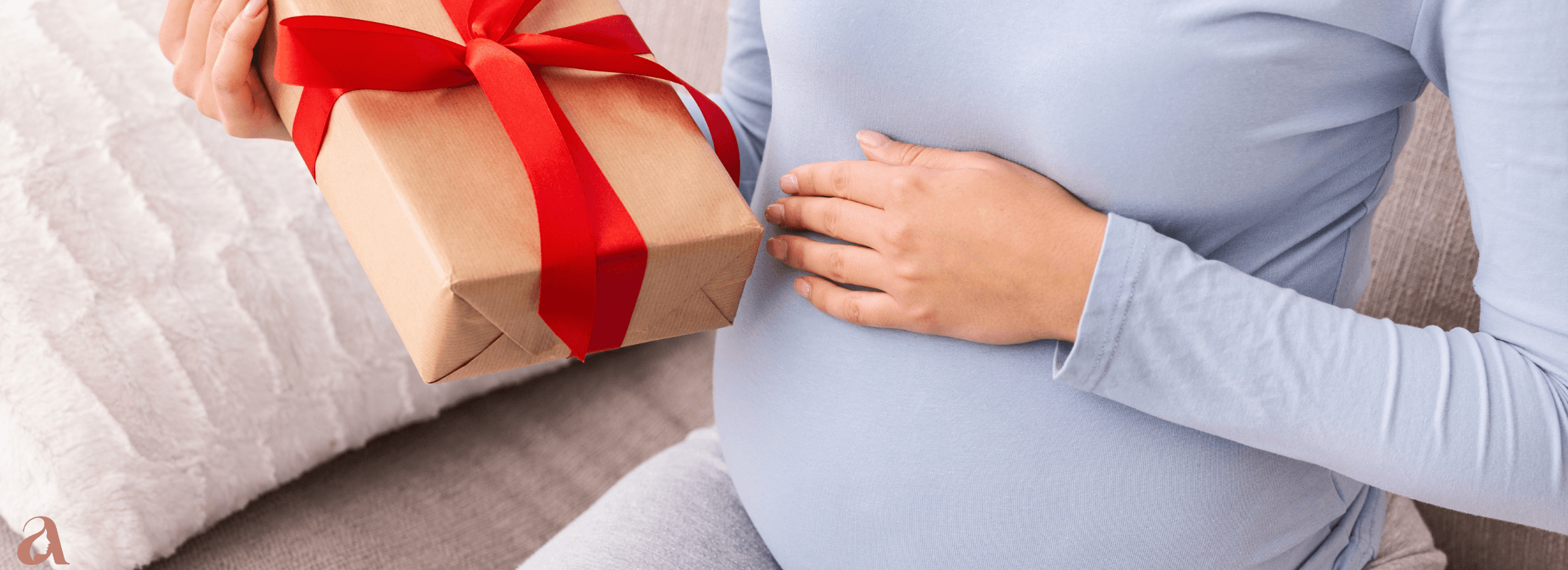 Idée cadeau de naissance pour maman avec coffret bien-être et produits naturels.